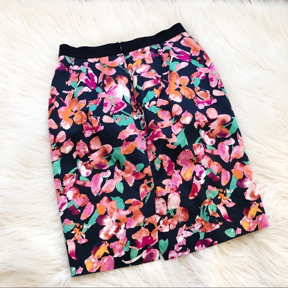 Ann Taylor floral pencil skirt - Picture 2 of 6